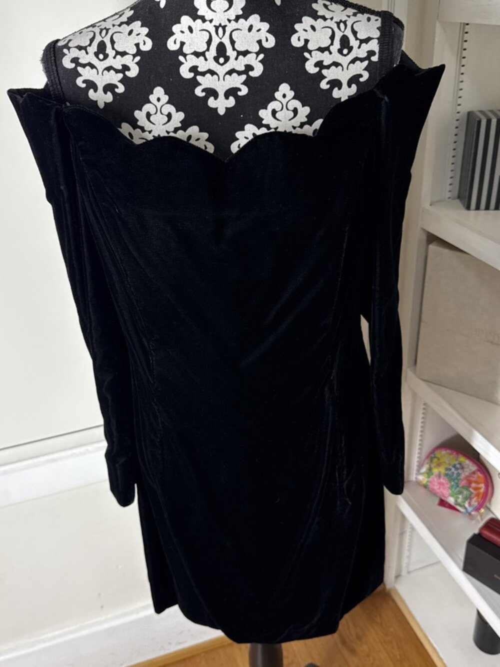 Stunning Vintage Roberta Black Cocktail Short Dress 15/16 Velvet Scalloped Neck